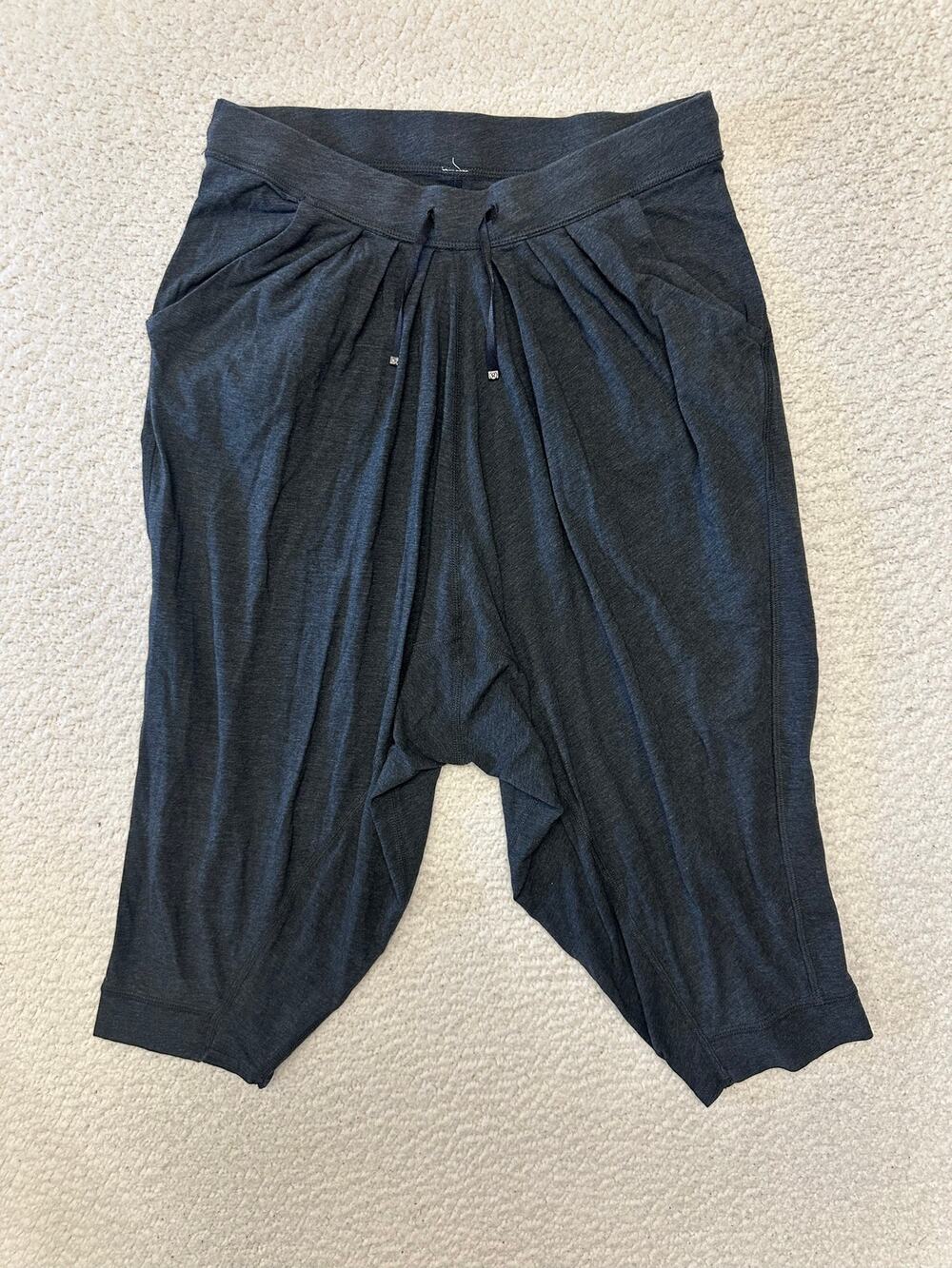 Lululemon Womens Free Mind Crop Pants Size 6
